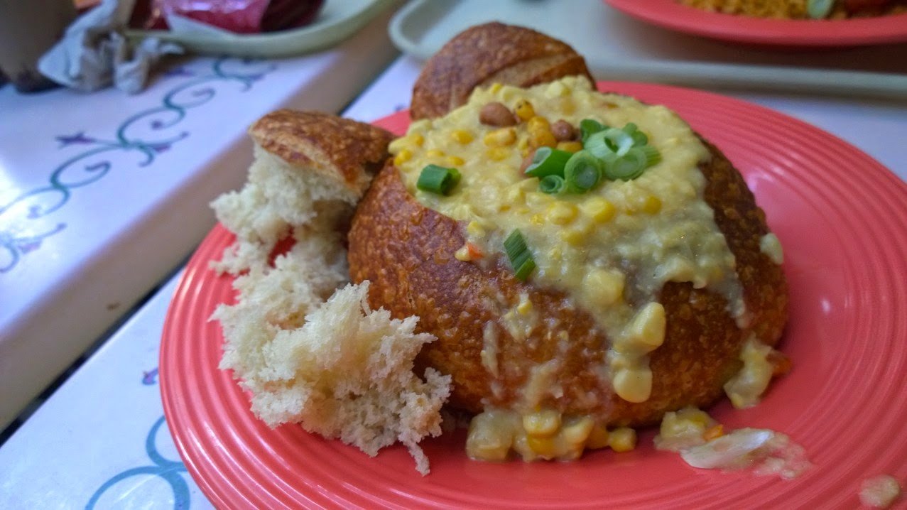 Top Things to Eat at Disneyland and Universal Studios EATING with Kirby